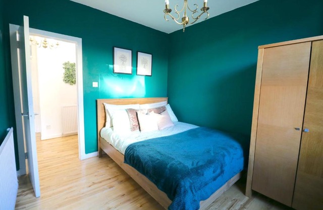 One Bed Holiday Home in Glasgow