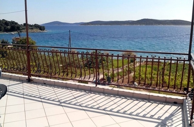 Beach Šepurine Prvić 