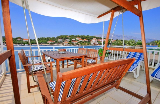 One bedroom apartment near beach Lumbarda, Korčula (A-9303-a)