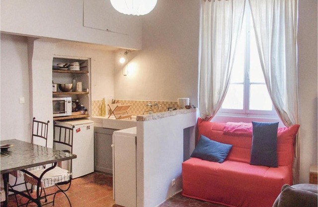 One-Bedroom Apartment in Barjac