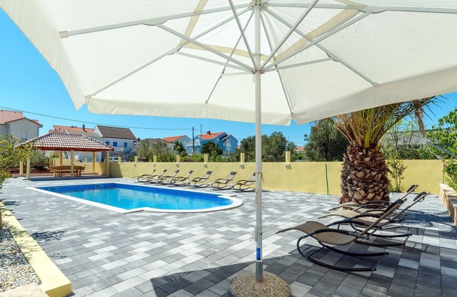 One bedroom apartment with terrace Bibinje, Zadar (A-6121-b)