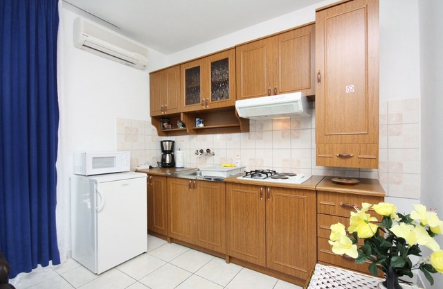 One bedroom apartment with terrace Murter (A-5084-a)