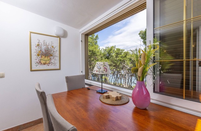 One bedroom apartment with terrace and sea view Jelsa (Hvar) (A-8729-b)