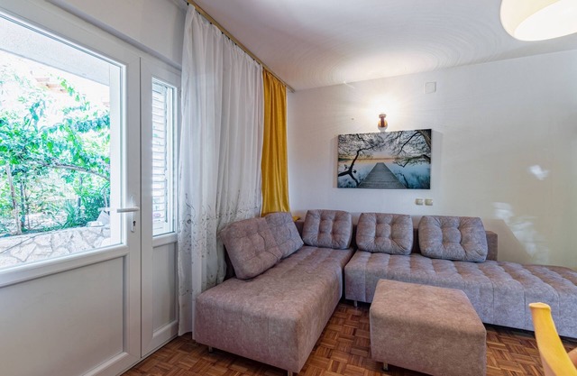 One bedroom apartment with terrace and sea view Jelsa, Hvar (A-4017-a)