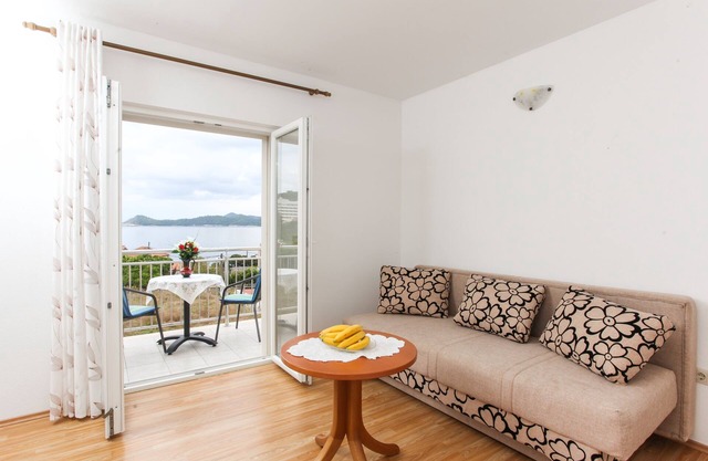 One bedroom apartment with balcony and sea view Lopud, Elafiti (A-12910-c)