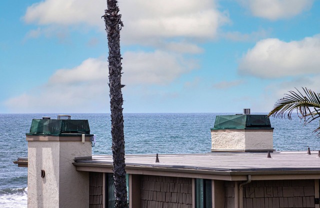 One-Bedroom Haven with Beautiful Peek Ocean Views and Lush Gardens!