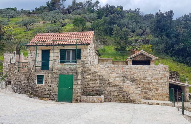 One bedroom house with terrace Postira, Brač (K-17571)
