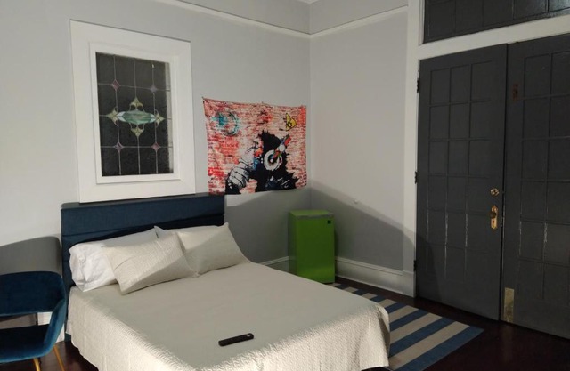 One Queen Bed Suite with full house amenities Rm 2