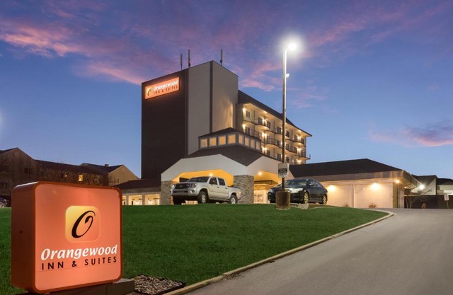 Orangewood Inn Suites Kansas City Airport 