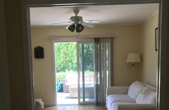 Orient Point Cottage with Private Beach