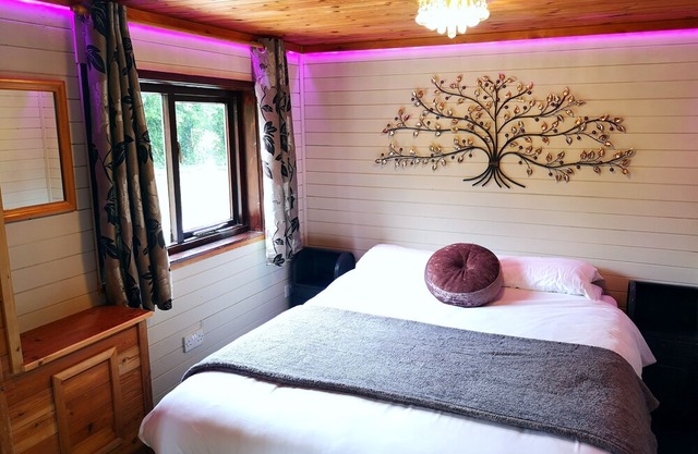 Otter 2 HOT TUB-HuntersMoon- Warminster-Wiltshire-Bristol