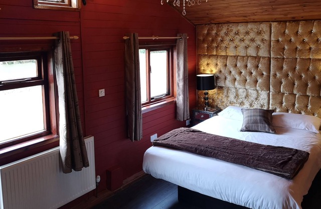 Otter 3 (Hot Tub) HuntersMoon-Warminster-Bath-Salisbury