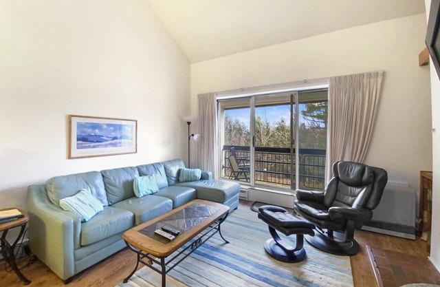 OUTDOOR POOL | MOUNTAINSIDE AT SUGARBUSH | WALK TO SLOPES |