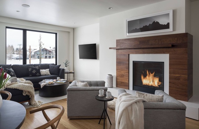 Outpost: One Town Hill 201 - Private Hot Tub