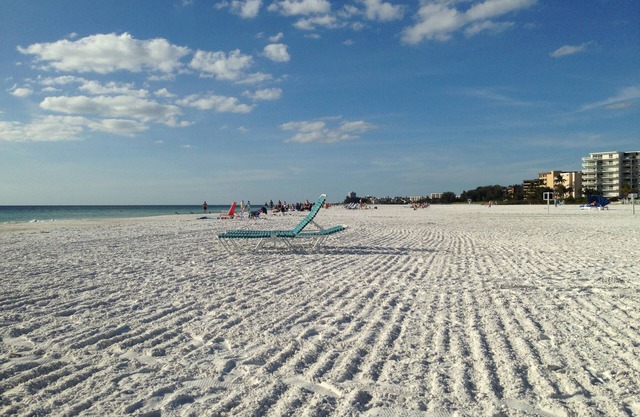 Palm Bay Club - Bayfront Large 2/2 Condo - Reasonable Price