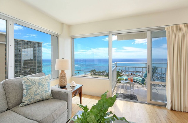 Panoramic Ocean Views Remodel - FREE Parking/Wi-Fi, AC, Washlet, Sleeps 6