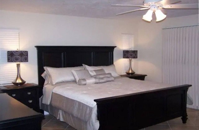 Paradise found! Heated Pool, Tennis Courts, Jacuzzi, Close to Siesta Key Beach