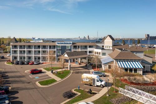Park Point Marina Inn 