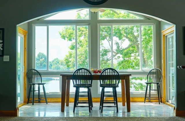 Penthouse on the lake, walking distance from Indiana Beach