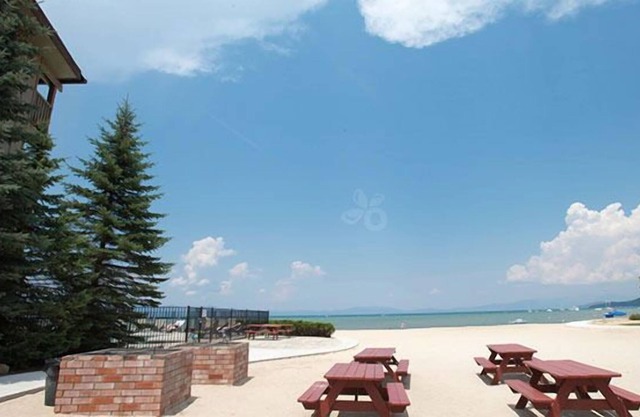 Perfect Beach Getaway! On-site Pool and Picnic Areas, Near Zephyr Cove Beach!