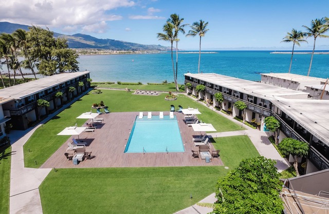 Perfect Family Vacation! 4 Poolside Units, Relax on the Nearby Ho’aloha Beach!