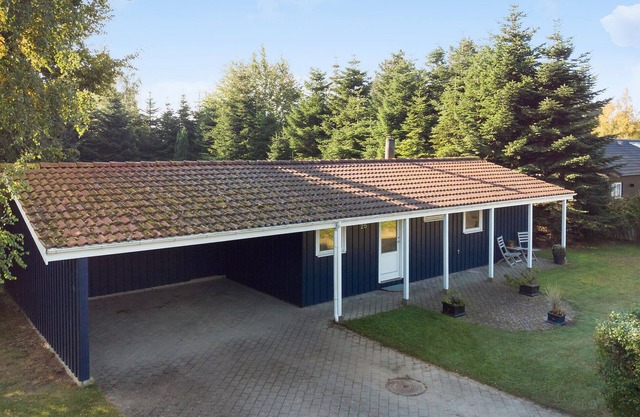 Pet friendly home in Væggerløse with sauna