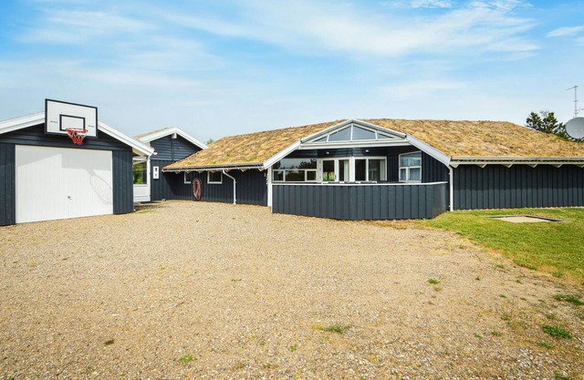 Pet friendly home in Rømø with sauna