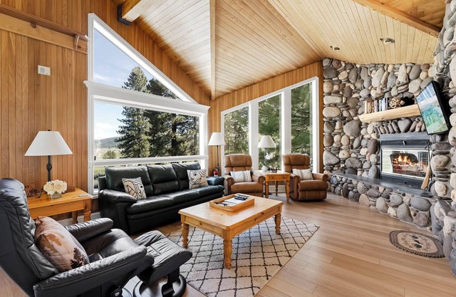 Pet-Friendly Northstar Retreat | King Suites, Hot Tub & 4 Mins to Ski Resort