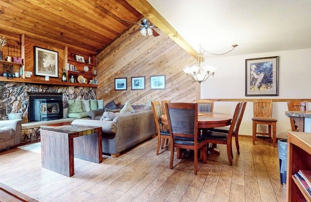 Pet-Friendly Updated Townhome with Gas Grill, Centrally Located. Pool On-site