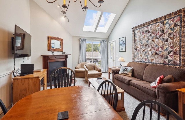 Pico F305 Ski right to the lifts at Pico Vaulted ceilings Light and Bright. Fitness Center and Pool access.