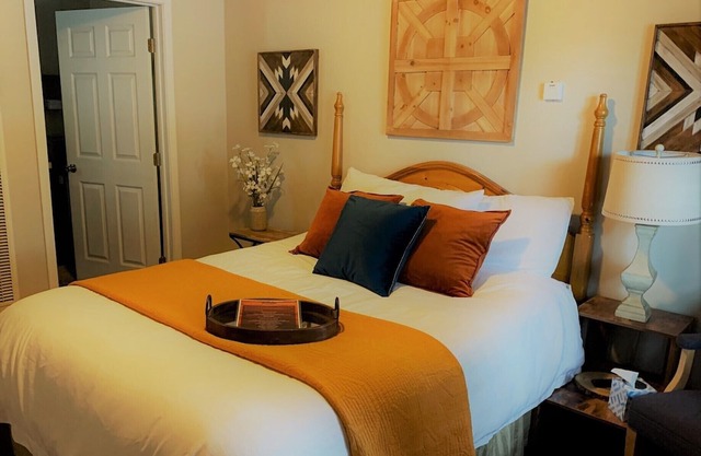 Playpark Lodge Unit 7 Deluxe Queen Room