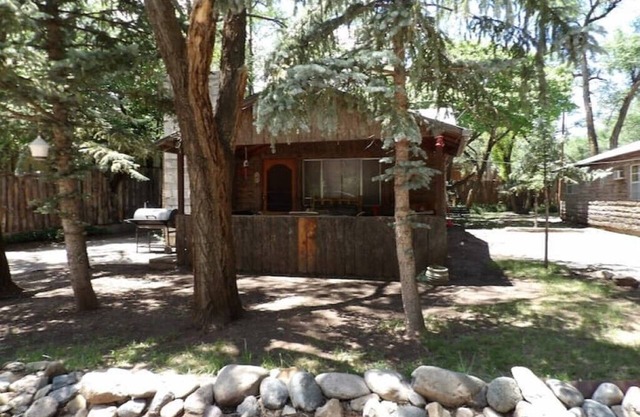 Ponderosa Cabins 104 N Laurel cabin 10