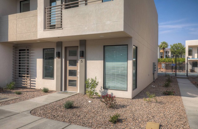 Pool Open! | Pool View | Cable TV + Streaming | New | Built in Bunk Beds | #5