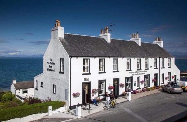 Port Charlotte Hotel 