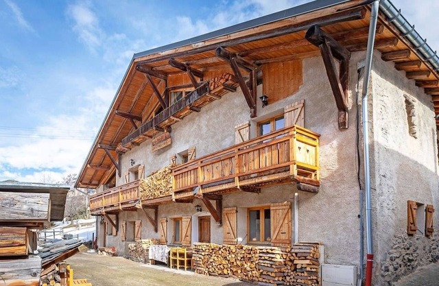 Pretty Chalet with Sauna & Skiing Nearby