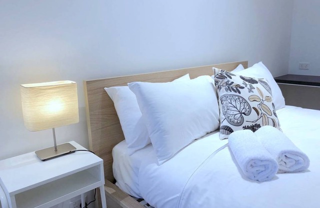 Pride Fawkner Apt *Balcony WIFI+POOL/GYM+Smart TV Netflix & Foxtel