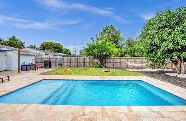Private Heated Pool Oasis w Outdoor Dining