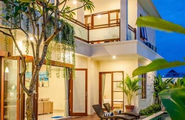 Private Pool, Lush Greenery, Walk Distance to Beach, Fit for Large Group of 15!!