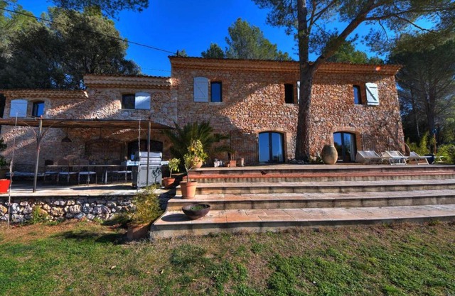 Quaint Villa in Villecroze France with Swimming Pool