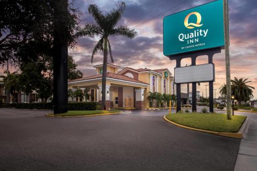 Quality Inn Airport Cruise Port 