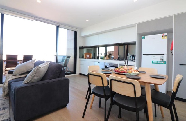 Queen of Northcote, City Views, Parking - Rejuvenate Stays