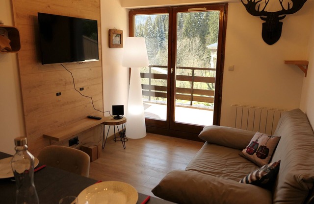 Quiet 2-room apartment with pool and WIFI, 4 people