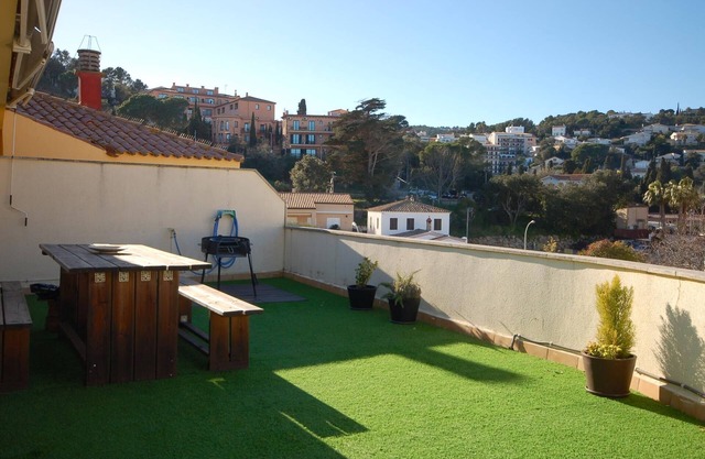 QUIET APARTMENT 5 minutes TO THE BEACH