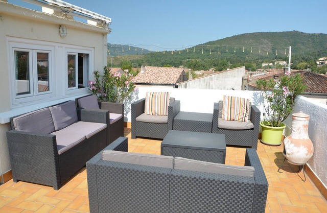 Quillan Apartment with views