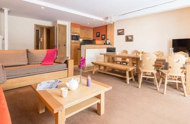 Pierre Vacances Residence Les Chalets Du Forum People 