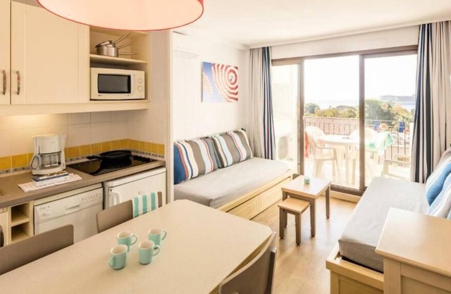 Résidence Pierre & Vacances L'Ange Gardien - Apartment 6 people - 1 bedroom + 1 sleeping area - Terrace or balcony