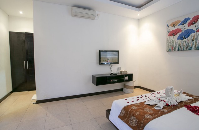 Racca Villa 1 Bedroom in border line Seminyak , Legian