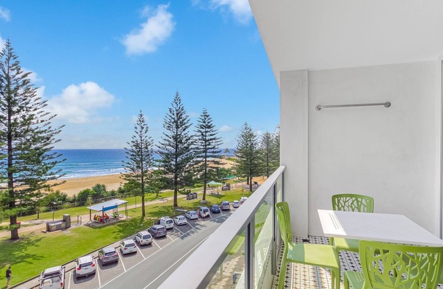 Rainbow Pacific Unit 12 - Beachfront unit a great spot for a family beach holiday with Wi-Fi Inc.