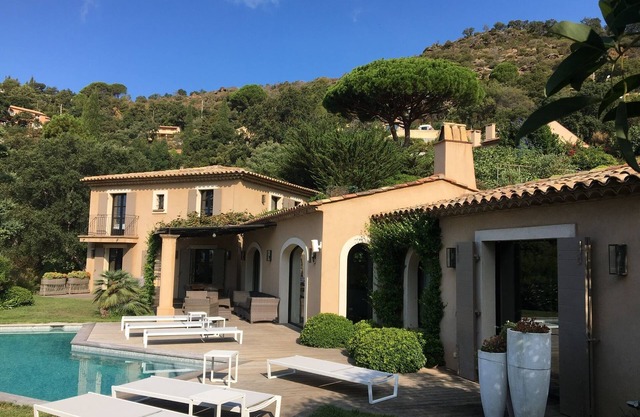 RAYOL CANADEL SUPERB VILLA SEA VIEW HEATED POOL PETANQUE COURT