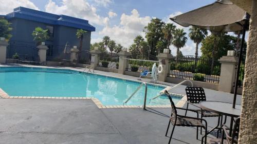 Red Roof Inn Port 